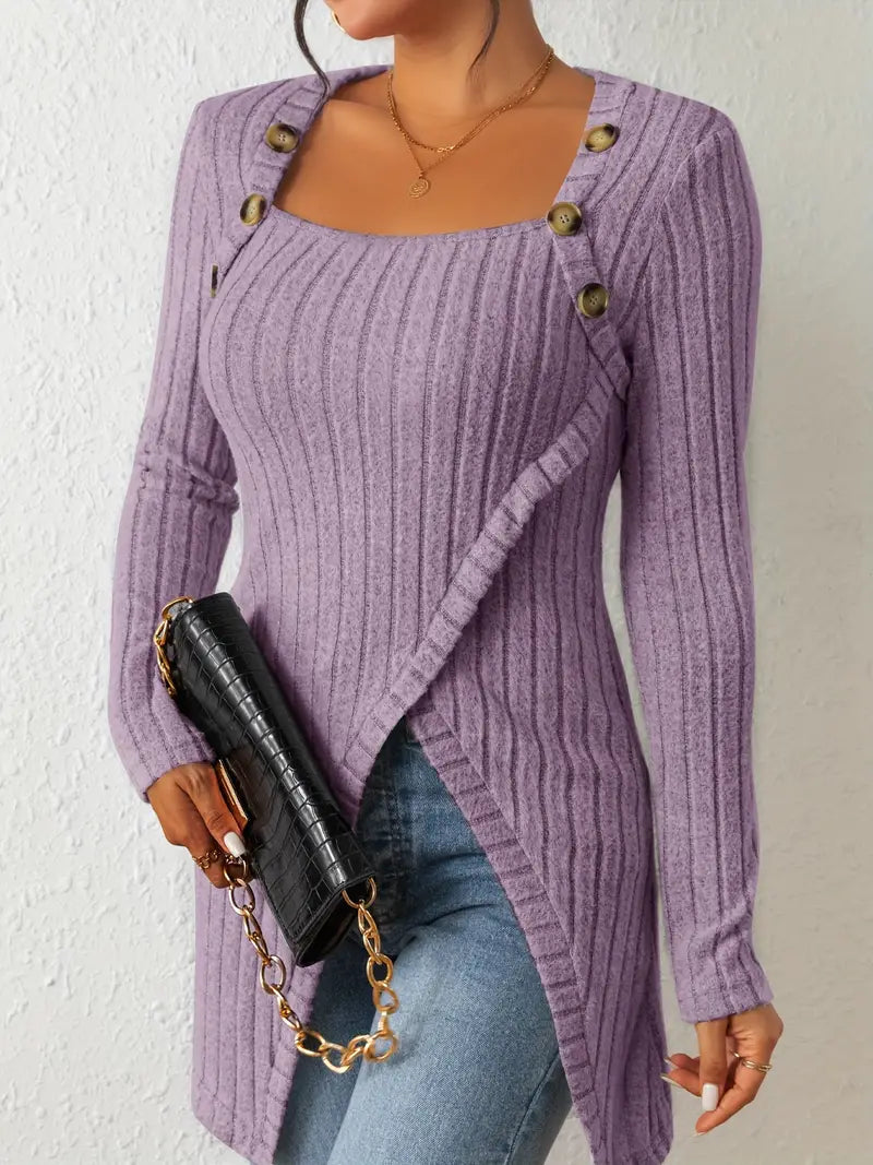 Julia - Asymmetrisk topp med knappar och ribbad struktur