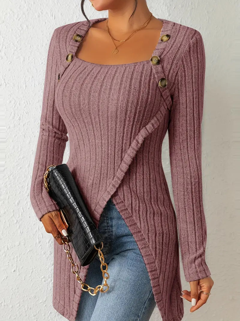 Julia - Asymmetrisk topp med knappar och ribbad struktur