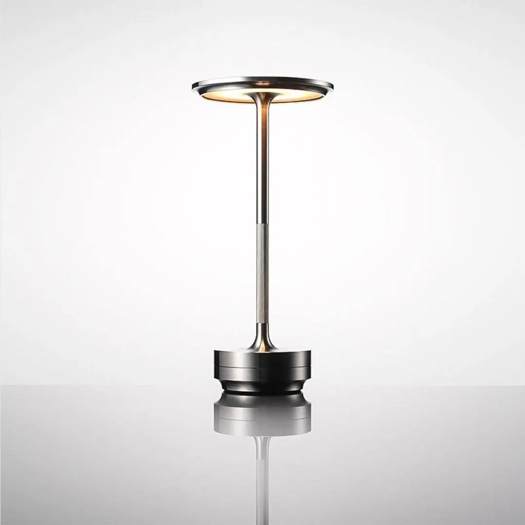 Sladdlös bordslampa i metall - Dimbar & uppladdningsbar